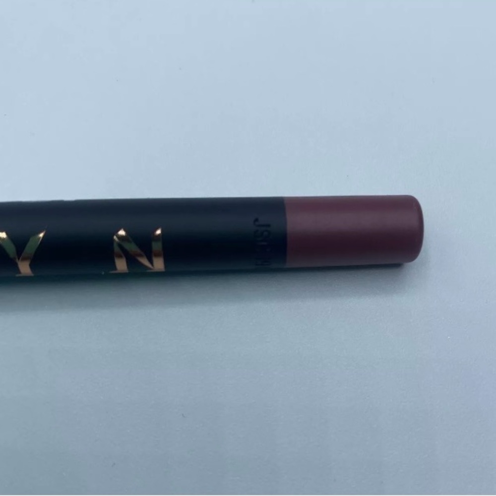 Jaclyn Cosmetics Poutspoken Lip Liner YOU GUYS Full Size .042 oz/1.2 g NIB - Picture 2 of 4